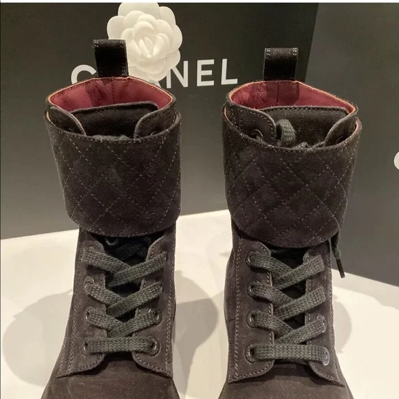 Chanel Paris 14B Blk suede moto quilt combat ankle boots black high top laces - Picture 9 of 12